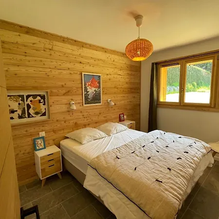 Semi Detached For 8 With Balcony & Garden בקתה *